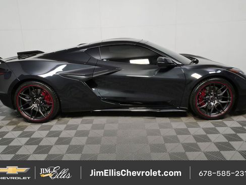 Used 2023 Chevrolet Corvette Z06 RWD image 2