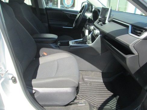 Used 2023 Toyota RAV4 LE AWD/4WD image 13