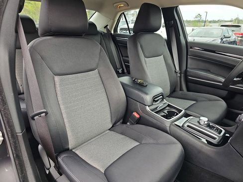 Used 2023 Chrysler 300 Touring RWD image 10