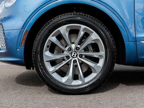 Used 2022 Bentley Bentayga image 6