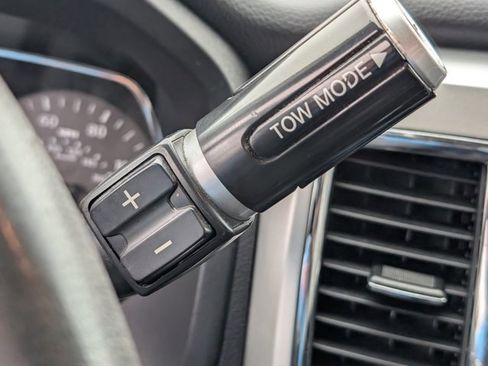 Used 2018 Nissan Titan SV image 48