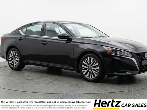 Used 2025 Nissan Altima 2.5 SV image 1