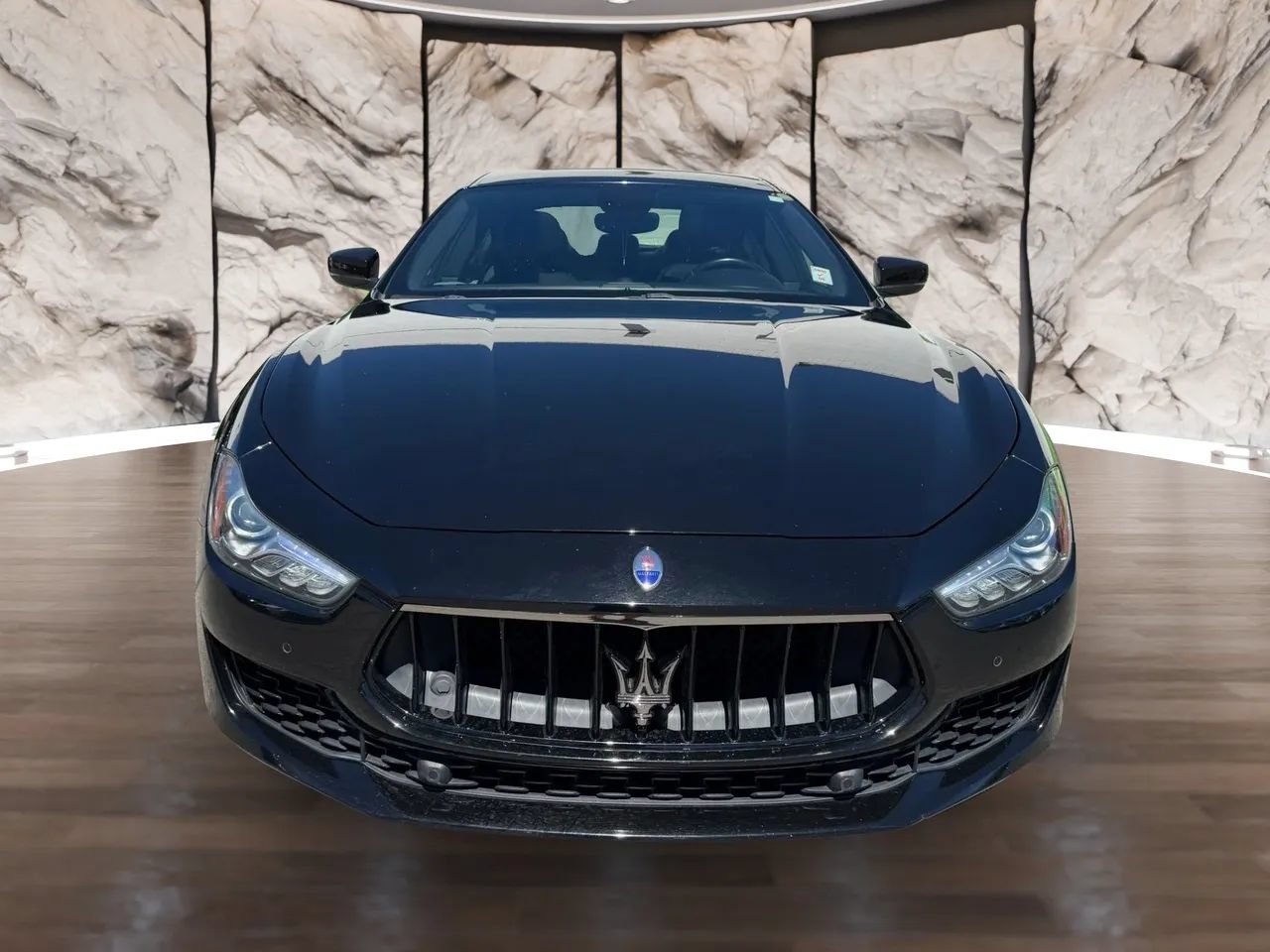 Used 2018 Maserati Ghibli RWD image 3