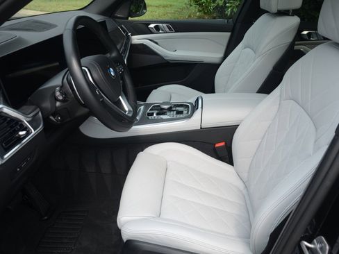 Used 2025 BMW X5 xDrive40i image 11