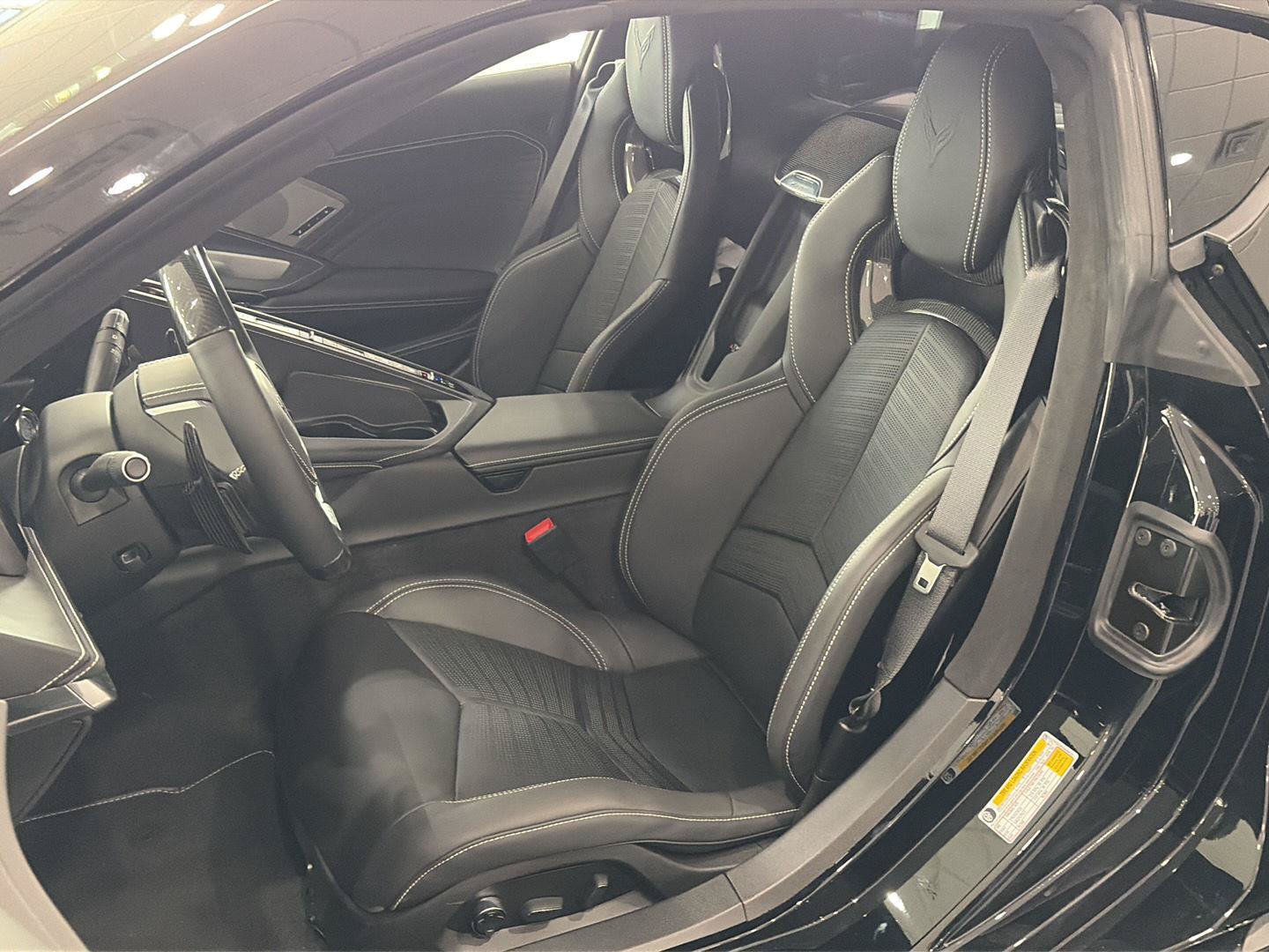 Used 2025 Chevrolet Corvette Z06 RWD image 9
