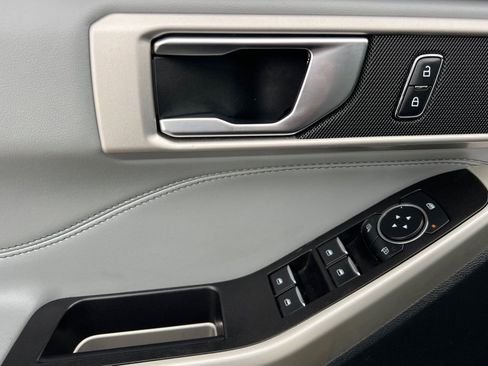 Used 2021 Ford Explorer XLT w/ Equipment Group 202A image 8