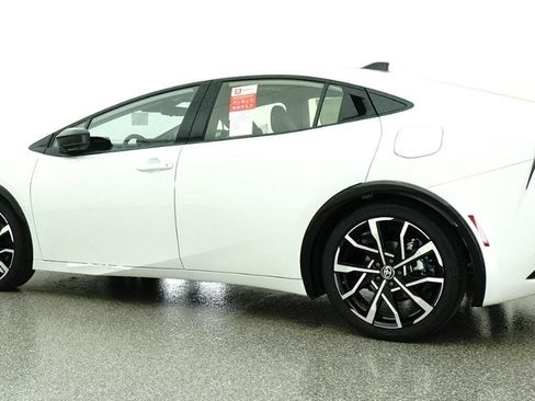 New 2026 Toyota Prius Plug-In Hybrid FWD image 40