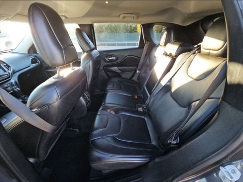 Used 2020 Jeep Cherokee Limited image 10