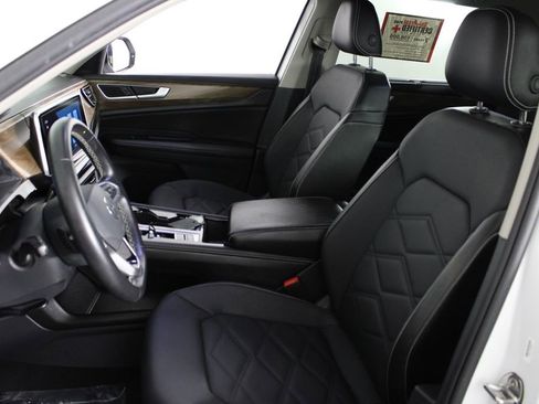 Used 2025 Volkswagen Atlas SE FWD image 20