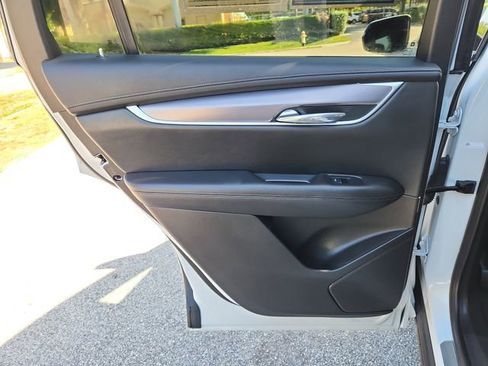 Certified 2023 Cadillac XT6 Luxury FWD image 11