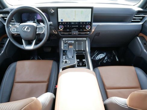 Used 2024 Lexus GX 550 w/ Accessory Package (Z1) AWD/4WD image 14