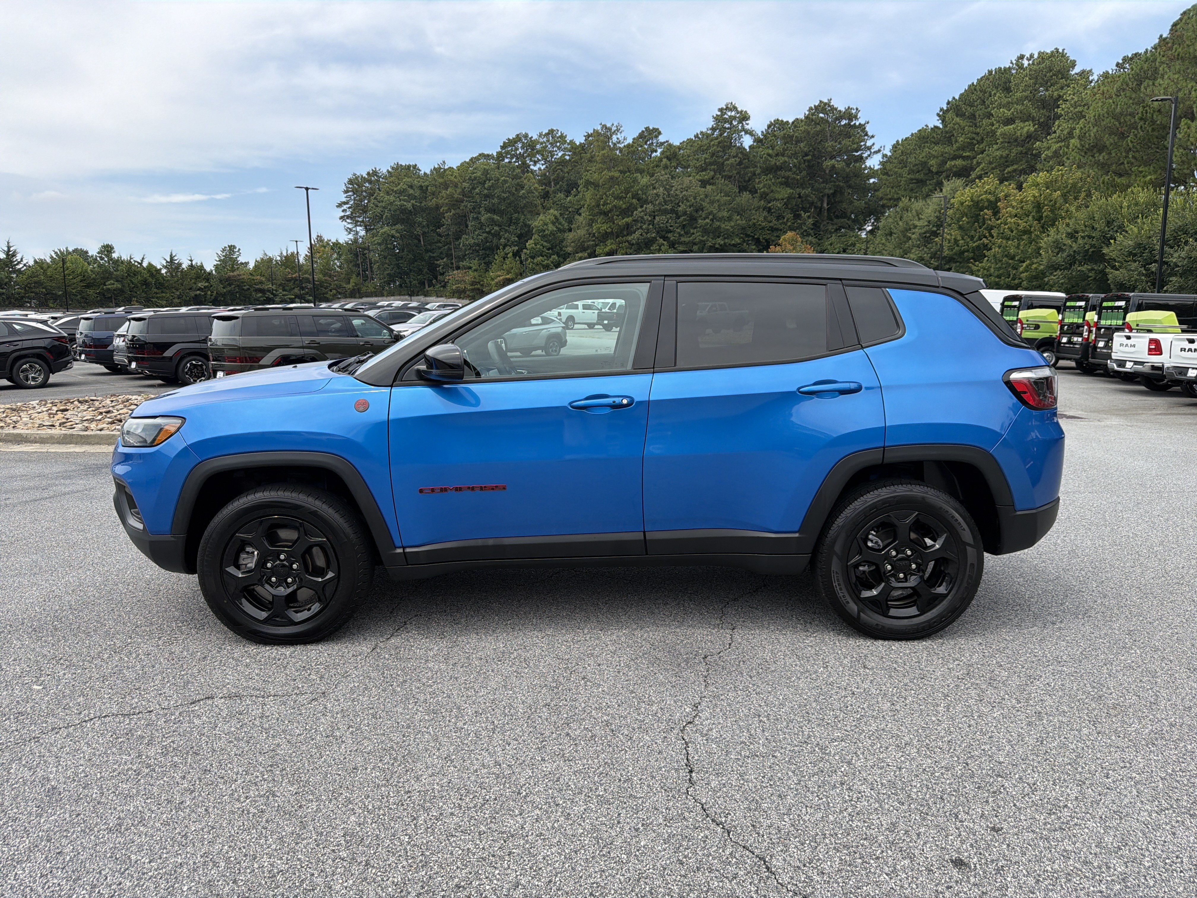 Used 2024 Jeep Compass Trailhawk AWD/4WD image 4