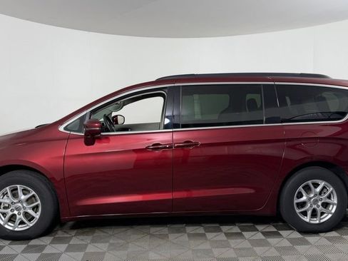 Used 2022 Chrysler Pacifica Touring-L FWD image 5