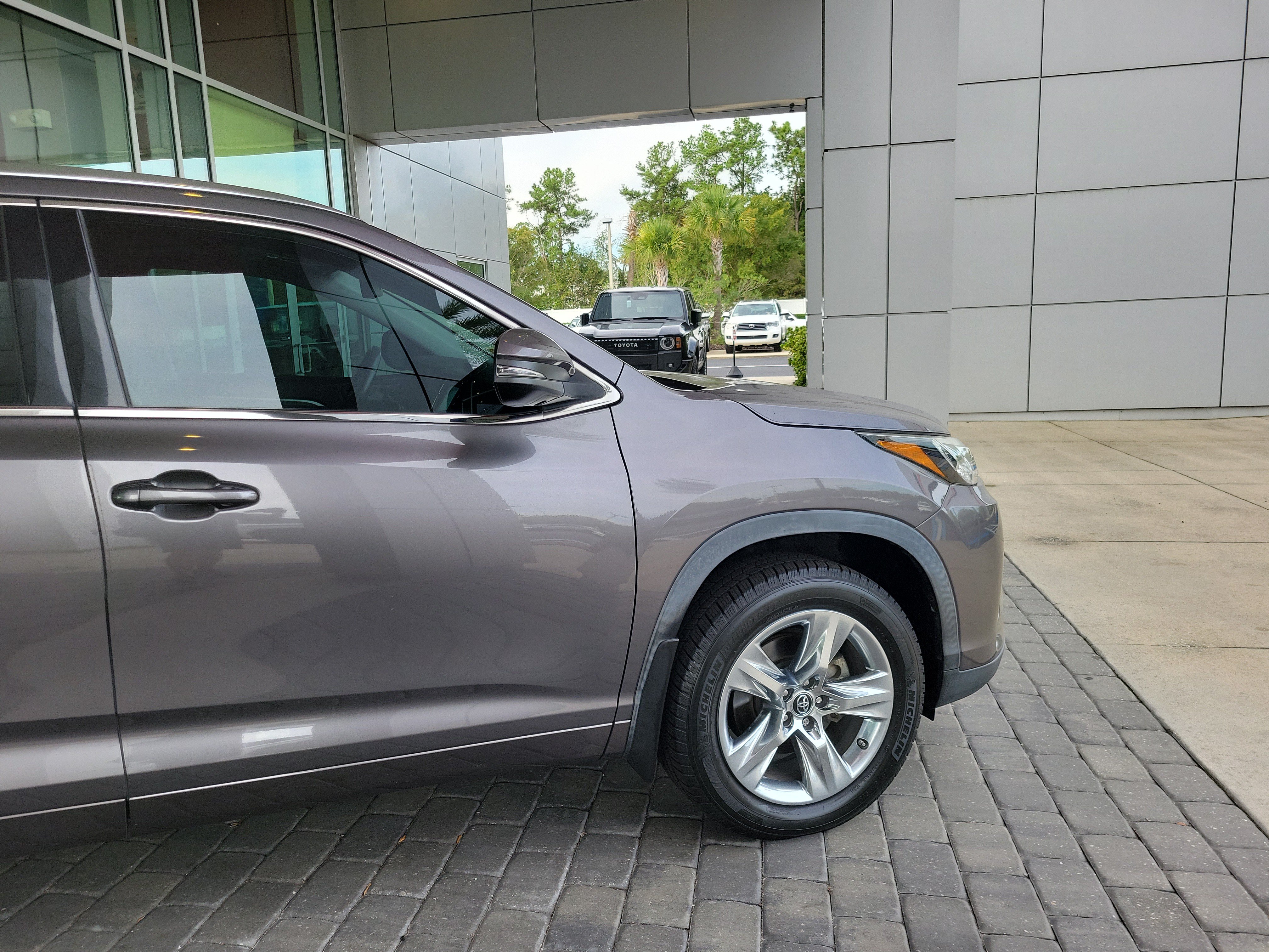Used 2019 Toyota Highlander Limited FWD image 8
