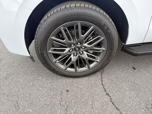 New 2026 Ford Expedition Max Platinum image 11