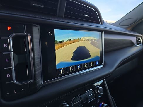 Used 2022 GMC Yukon XL Denali w/ Denali Premium Package image 24