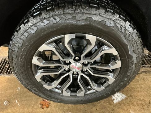 Certified 2025 GMC Canyon Denali image 11