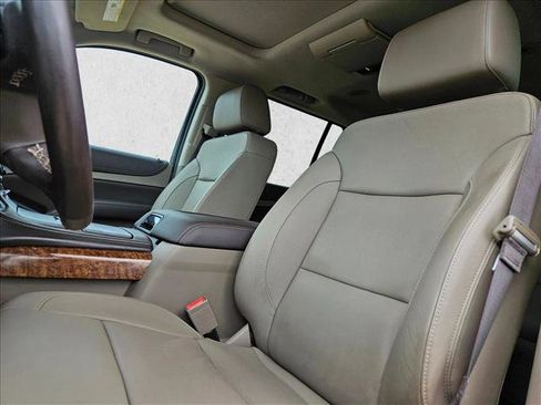 Used 2017 Chevrolet Suburban Premier RWD image 16