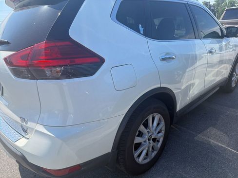 Used 2017 Nissan Rogue SV w/ SV Premium Package FWD image 15