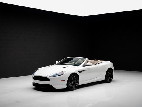 Used 2016 Aston Martin DB9 GT image 5