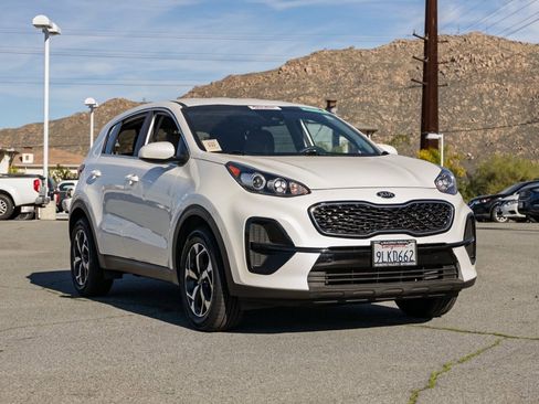 Used 2022 Kia Sportage LX image 2