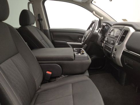 Used 2017 Nissan Titan SV RWD image 21