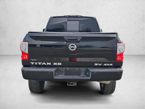 Used 2018 Nissan Titan SV w/ SV Convenience Package image 6