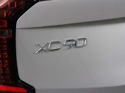 New 2026 Volvo XC90 B6 Plus w/ Protection Package Premier image 16