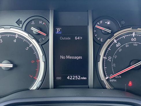 Used 2024 Toyota 4Runner TRD Off-Road Premium image 9