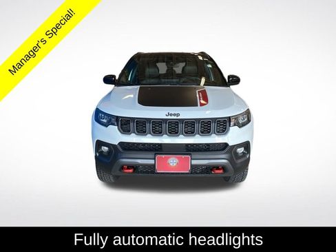 Used 2025 Jeep Compass Trailhawk AWD/4WD image 14