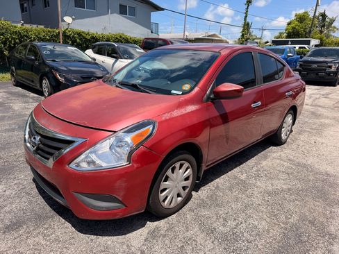 Used 2016 Nissan Versa SV FWD image 2