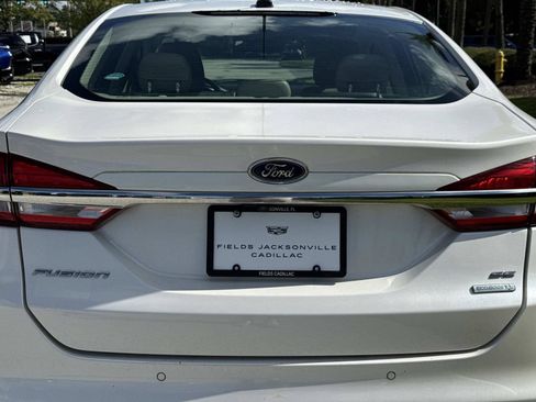 Used 2017 Ford Fusion SE w/ Fusion SE Technology Package FWD image 10