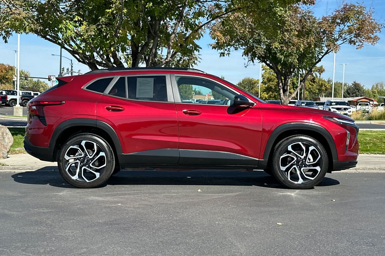 Used 2024 Chevrolet Trax RS w/ Sunroof Package FWD image 5