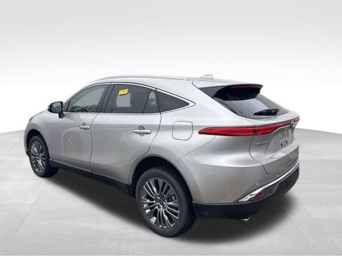 Certified 2022 Toyota Venza XLE image 2