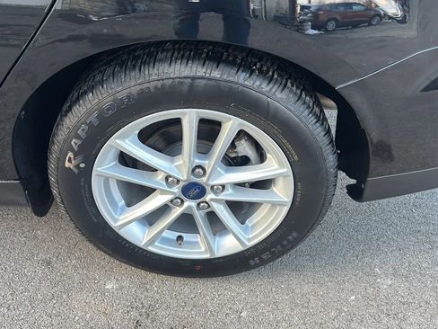 Used 2017 Ford Focus SE image 42