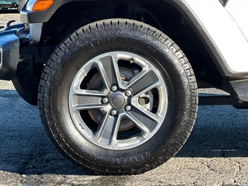 Used 2022 Jeep Wrangler Unlimited Sahara image 28