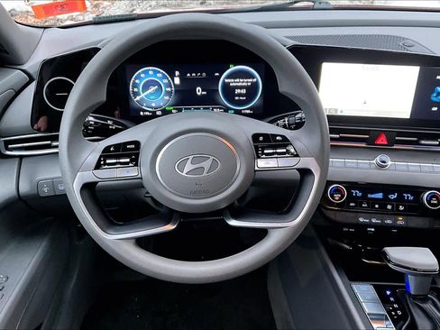 Used 2024 Hyundai Elantra Blue image 6