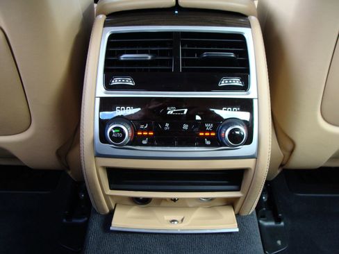 Used 2017 BMW 750i xDrive image 39