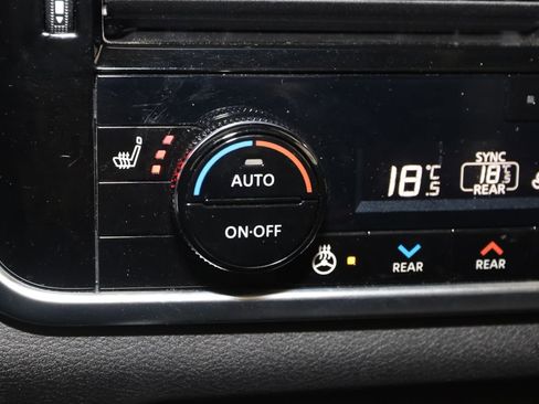Used 2025 Nissan Rogue SL w/ Tech Package FWD image 8
