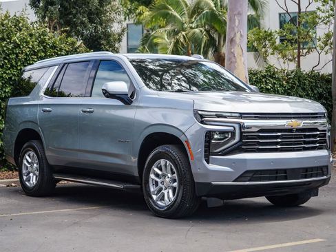 Used 2025 Chevrolet Tahoe LT AWD/4WD image 3