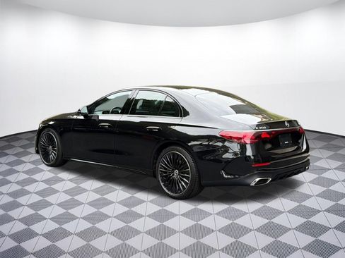 Used 2024 Mercedes-Benz E 350 4MATIC Sedan image 3