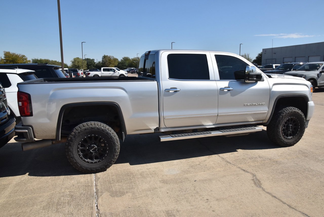 Used 2019 GMC Sierra 2500 Denali w/ Duramax Plus Package AWD/4WD image 5