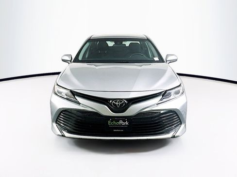 Used 2018 Toyota Camry LE image 2