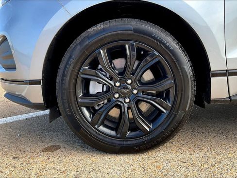 Used 2022 Ford Edge SE w/ Black Appearance Package image 8