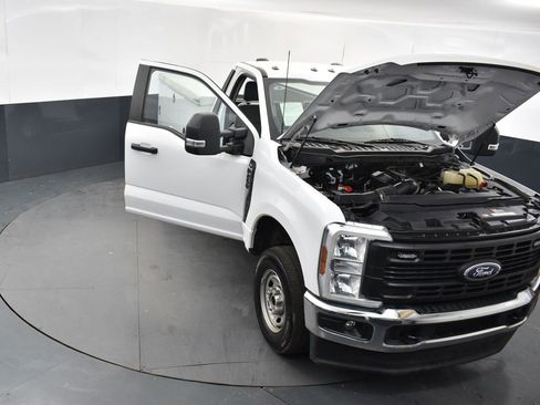 Used 2024 Ford F250 XL w/ XL Chrome Package image 16