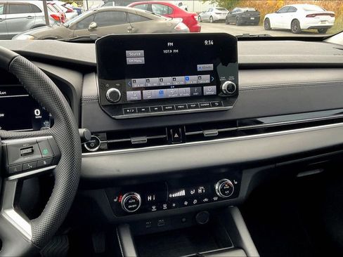 Used 2023 Mitsubishi Outlander SE image 6