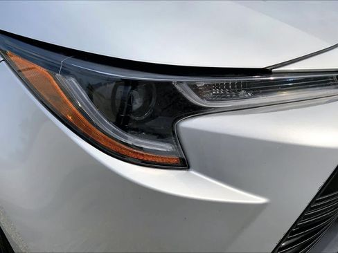Used 2025 Toyota Corolla LE FWD image 27