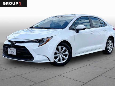 Used 2025 Toyota Corolla LE FWD image 1