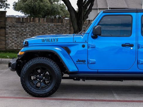 Used 2021 Jeep Gladiator Willys image 21