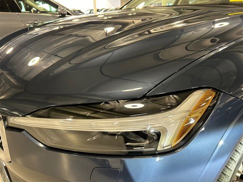 Certified 2023 Volvo XC60 B5 Ultimate w/ Climate Package image 7